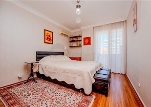 Geräumige 5+1-Wohnung mit Panoramablick und zu Fuß erreichbar zum Meer in der Gegend von Tosmur