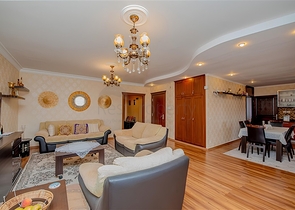 Geräumige 5+1-Wohnung mit Panoramablick und zu Fuß erreichbar zum Meer in der Gegend von Tosmur