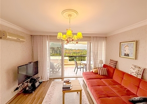 Geräumige 5+1-Wohnung mit Panoramablick und zu Fuß erreichbar zum Meer in der Gegend von Tosmur