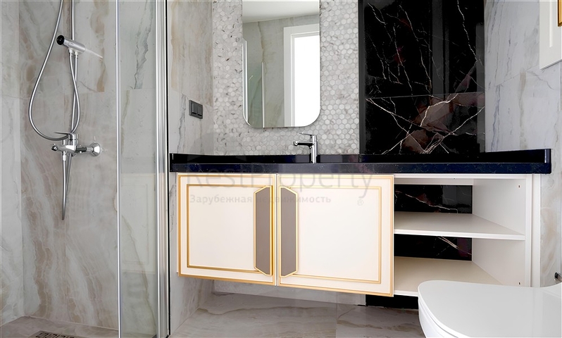 Geräumige 2+1-Wohnung in einem neuen Komplex mit Meerblick im Zentrum von Alanya