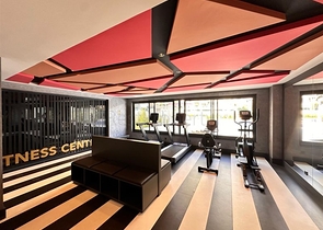 Geräumige 2+1-Wohnung in einem neuen Komplex mit Meerblick im Zentrum von Alanya