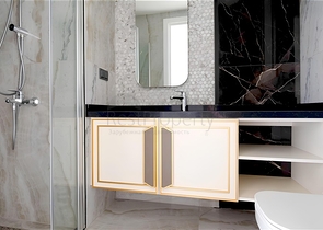 Geräumige 2+1-Wohnung in einem neuen Komplex mit Meerblick im Zentrum von Alanya