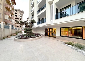 Geräumige 2+1-Wohnung in einem neuen Komplex mit Meerblick im Zentrum von Alanya