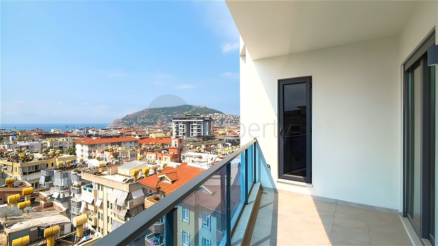 Geräumige 5+1-Wohnung mit Meerblick im Zentrum von Alanya