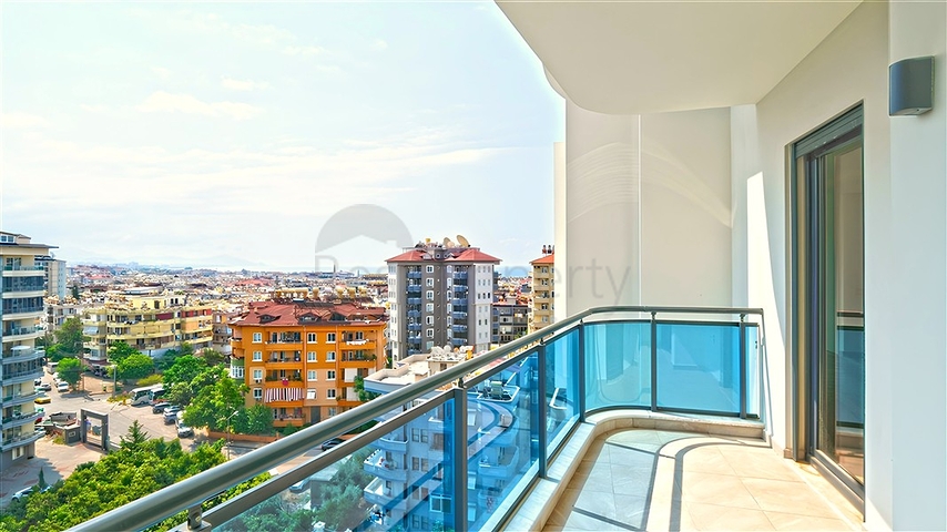 Geräumige 5+1-Wohnung mit Meerblick im Zentrum von Alanya