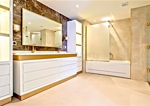 Geräumige 5+1-Wohnung mit Meerblick im Zentrum von Alanya