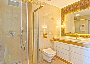 Geräumige 5+1-Wohnung mit Meerblick im Zentrum von Alanya