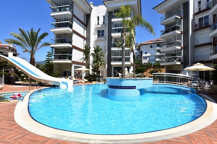 Geräumige möblierte 2+1-Wohnung in einer gepflegten Wohnanlage mit reicher Infrastruktur Geräumige möblierte 2+1-Wohnung in einer gepflegten Wohnanlage mit reicher Infrastruktur