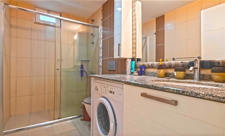 Geräumige möblierte 2+1-Wohnung in einer gepflegten Wohnanlage mit reicher Infrastruktur Geräumige möblierte 2+1-Wohnung in einer gepflegten Wohnanlage mit reicher Infrastruktur