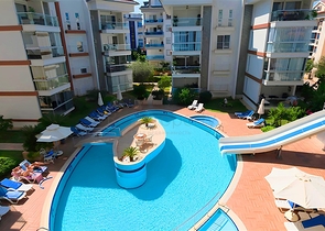 Geräumige möblierte 2+1-Wohnung in einer gepflegten Wohnanlage mit reicher Infrastruktur Geräumige möblierte 2+1-Wohnung in einer gepflegten Wohnanlage mit reicher Infrastruktur