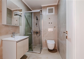 Moderne Wohnung umgeben von Natur und Meer