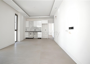 Moderne Wohnung umgeben von Natur und Meer