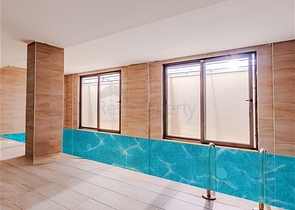 Moderne Wohnung umgeben von Natur und Meer