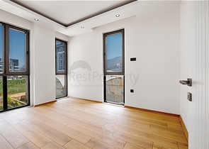 Moderne Wohnung umgeben von Natur und Meer