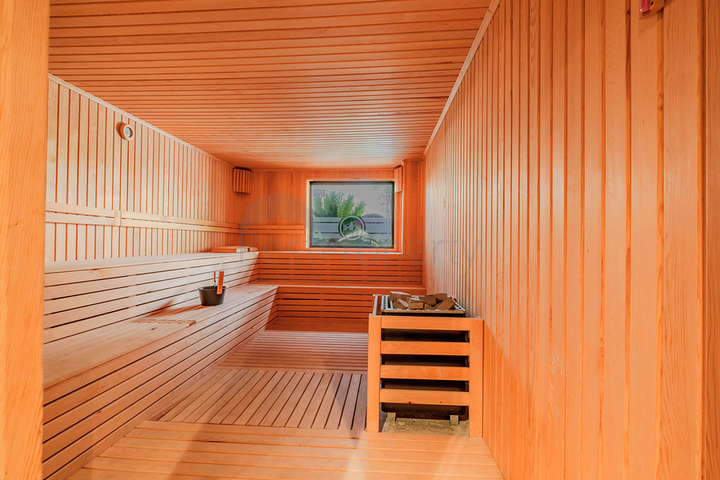 Moderne Wohnung mit Garten am Meer in einer malerischen Gegend