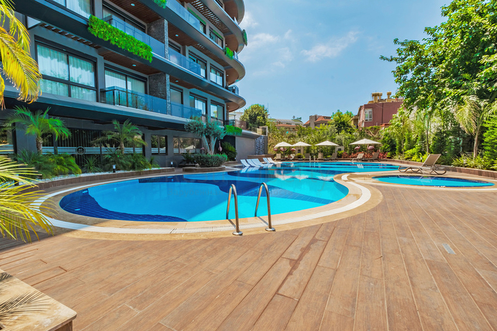 Moderne Wohnung mit Garten am Meer in einer malerischen Gegend