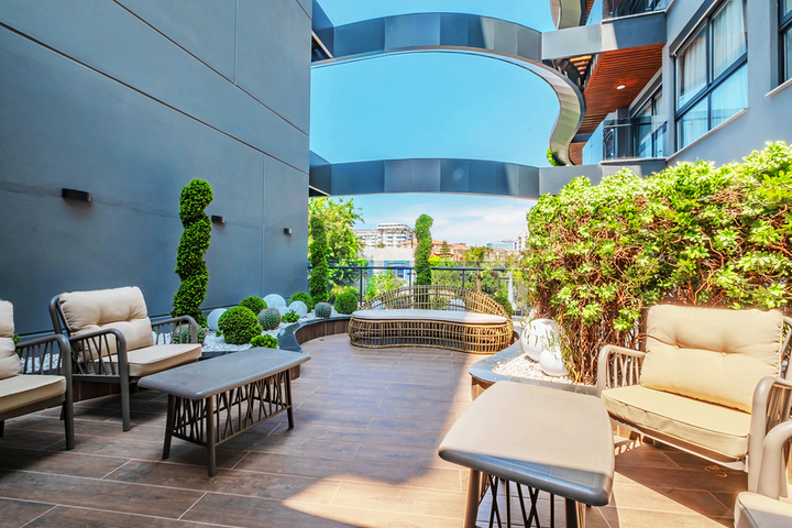 Moderne Wohnung mit Garten am Meer in einer malerischen Gegend