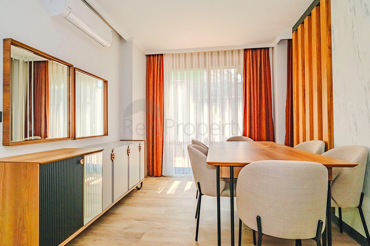 Moderne Wohnung mit Garten am Meer in einer malerischen Gegend