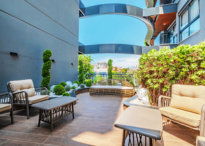 Moderne Wohnung mit Garten am Meer in einer malerischen Gegend