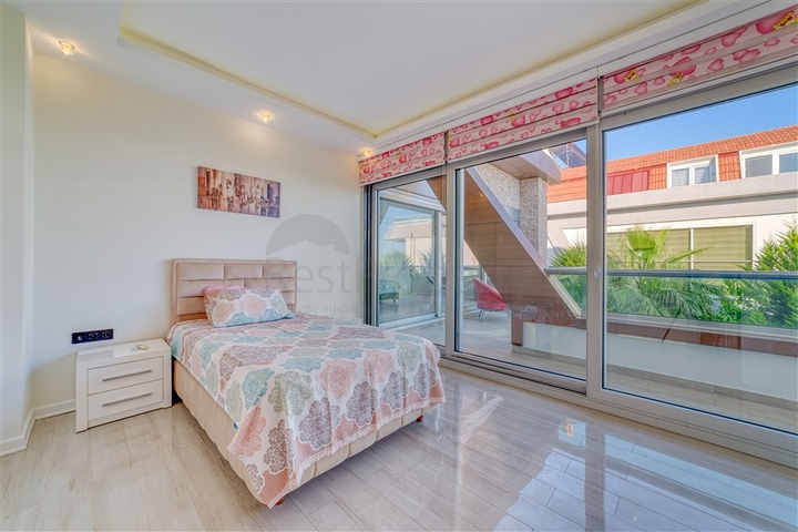 Geräumige Villa mit Panoramablick auf das Meer im Zentrum von Alanya