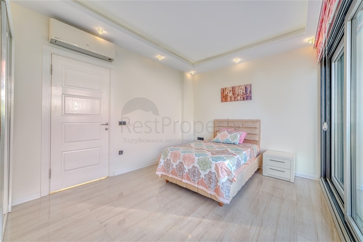 Geräumige Villa mit Panoramablick auf das Meer im Zentrum von Alanya