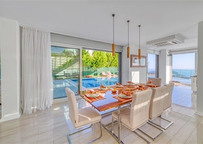 Geräumige Villa mit Panoramablick auf das Meer im Zentrum von Alanya