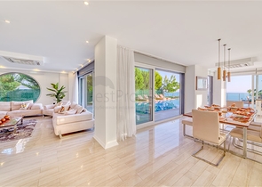 Geräumige Villa mit Panoramablick auf das Meer im Zentrum von Alanya