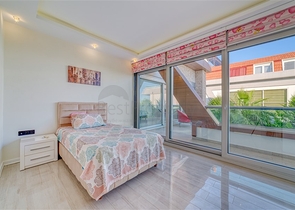 Geräumige Villa mit Panoramablick auf das Meer im Zentrum von Alanya