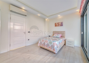 Geräumige Villa mit Panoramablick auf das Meer im Zentrum von Alanya