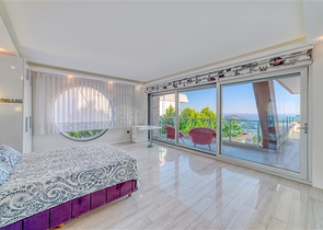 Geräumige Villa mit Panoramablick auf das Meer im Zentrum von Alanya