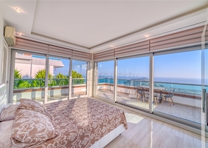Geräumige Villa mit Panoramablick auf das Meer im Zentrum von Alanya