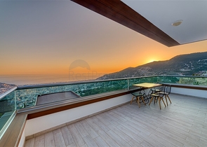 Geräumige Villa mit Panoramablick auf das Meer im Zentrum von Alanya