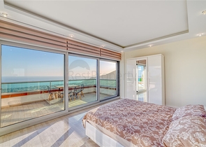 Geräumige Villa mit Panoramablick auf das Meer im Zentrum von Alanya