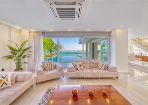 Geräumige Villa mit Panoramablick auf das Meer im Zentrum von Alanya