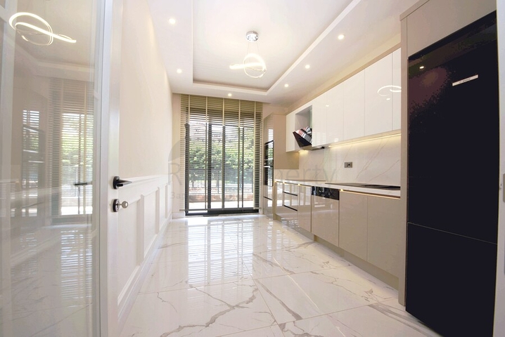 Moderne Wohnungen in einem Komplex mit einer reichen Infrastruktur im Bezirk Oba