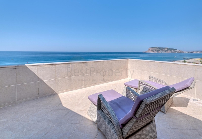 Geräumiges Penthouse am Meer mit Aussicht und Komfort 