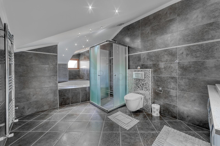 Geräumiges Penthouse am Meer mit Aussicht und Komfort 