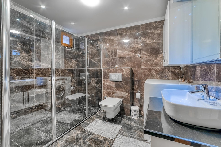 Geräumiges Penthouse am Meer mit Aussicht und Komfort 