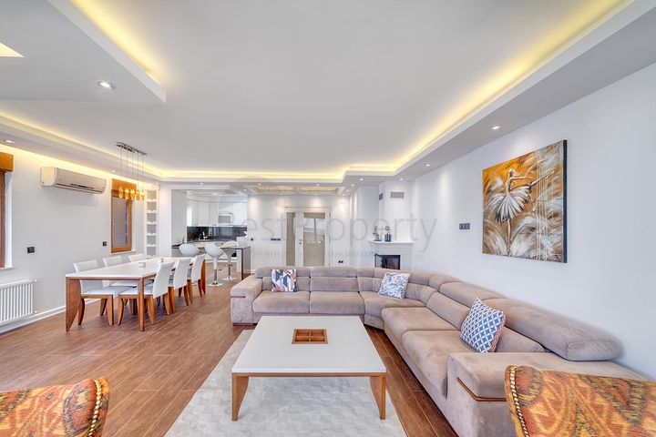 Geräumiges Penthouse am Meer mit Aussicht und Komfort 