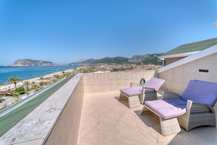 Geräumiges Penthouse am Meer mit Aussicht und Komfort 