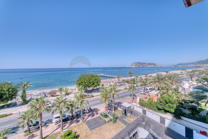 Geräumiges Penthouse am Meer mit Aussicht und Komfort 