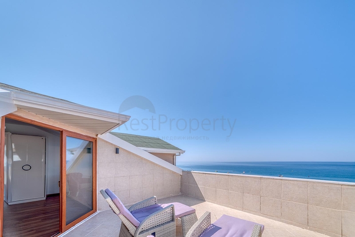 Geräumiges Penthouse am Meer mit Aussicht und Komfort 