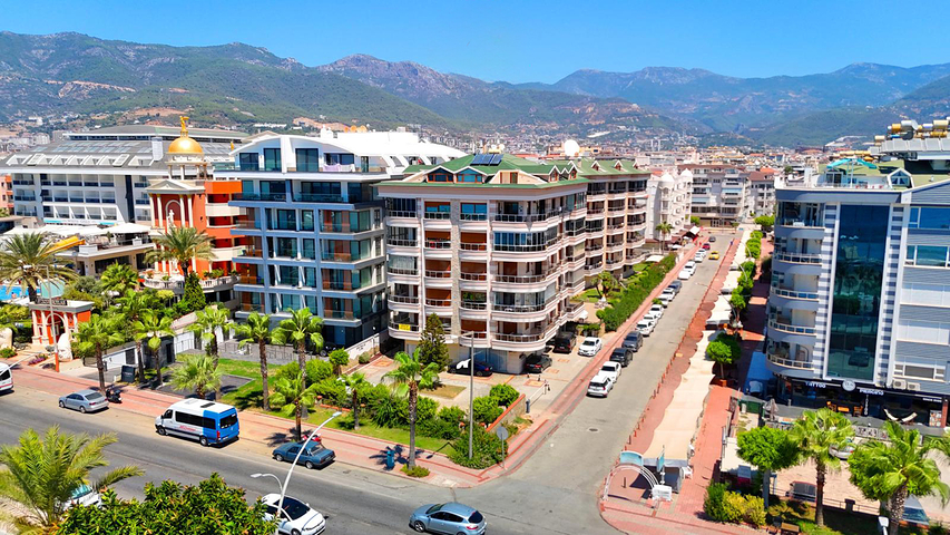 Geräumiges Penthouse am Meer mit Aussicht und Komfort 