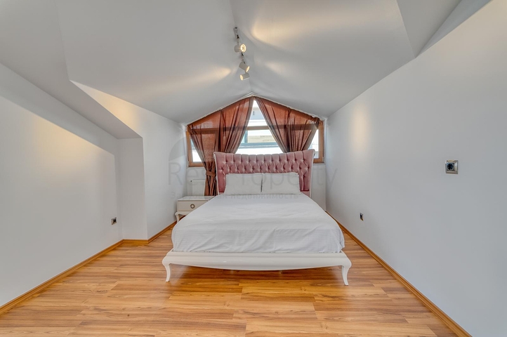 Geräumiges Penthouse am Meer mit Aussicht und Komfort 