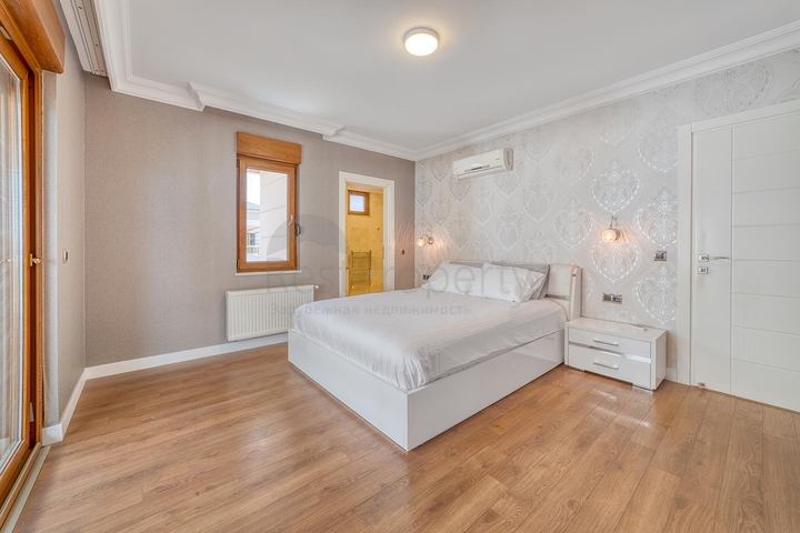 Geräumiges Penthouse am Meer mit Aussicht und Komfort 