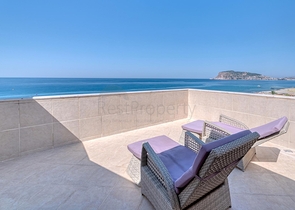 Geräumiges Penthouse am Meer mit Aussicht und Komfort 