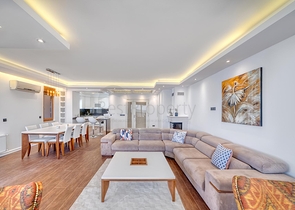 Geräumiges Penthouse am Meer mit Aussicht und Komfort 