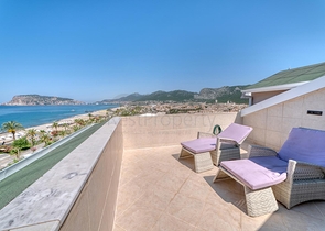 Geräumiges Penthouse am Meer mit Aussicht und Komfort 