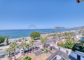 Geräumiges Penthouse am Meer mit Aussicht und Komfort 