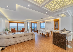 Geräumiges Penthouse am Meer mit Aussicht und Komfort 